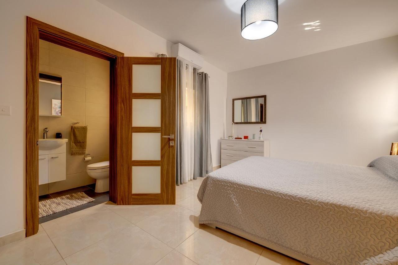 Stylish Bright And Airy Apart In Central Bugibba Сейнт Полс Бей Екстериор снимка