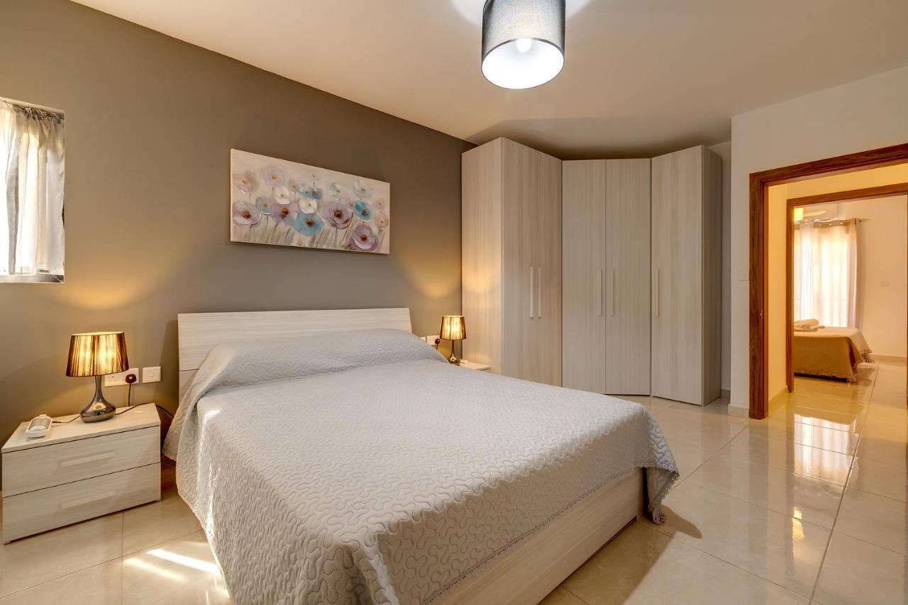 Stylish Bright And Airy Apart In Central Bugibba Сейнт Полс Бей Екстериор снимка