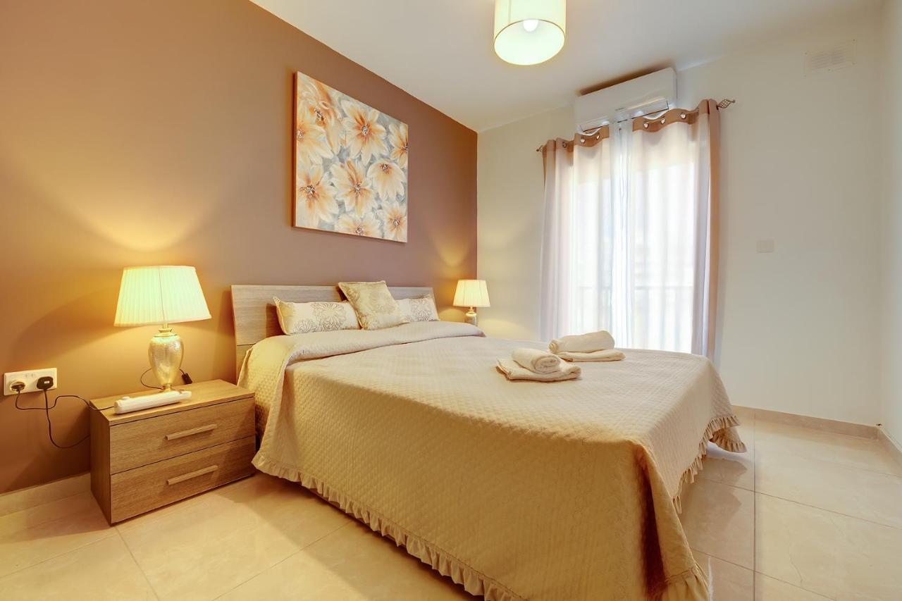 Stylish Bright And Airy Apart In Central Bugibba Сейнт Полс Бей Екстериор снимка